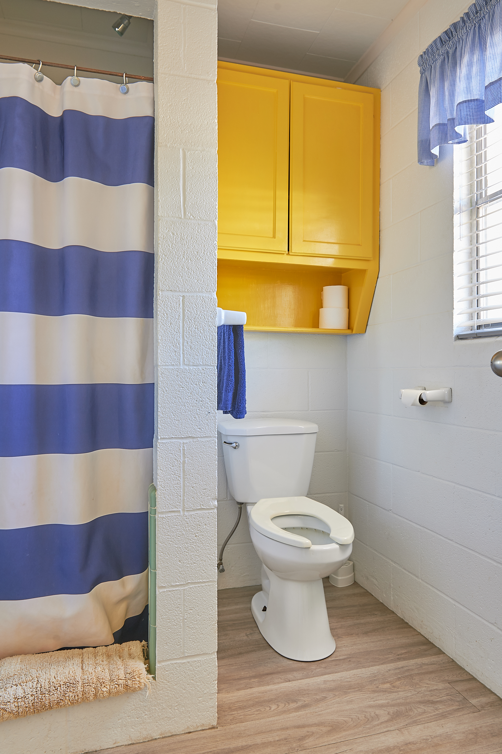 Bluebonnet Cabin Restroom and Shower