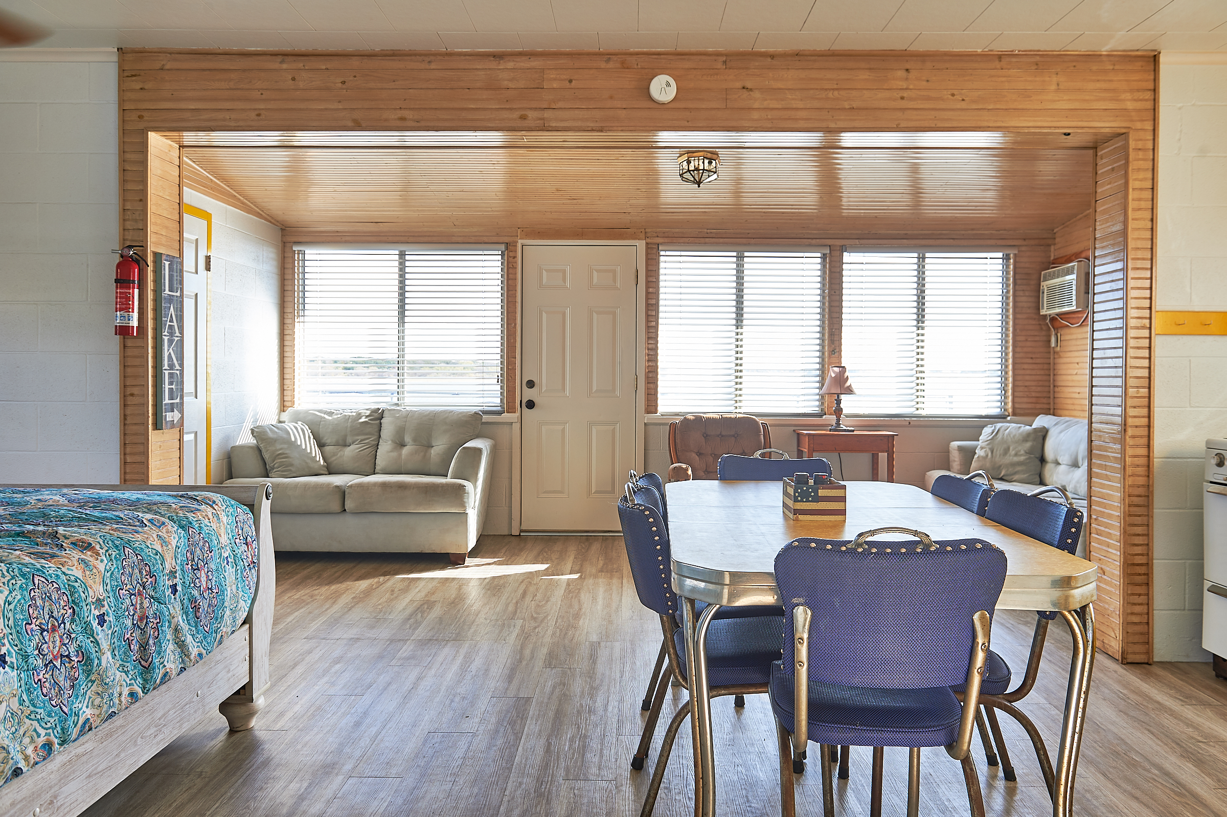 Bluebonnet Cabin Sunny Interior